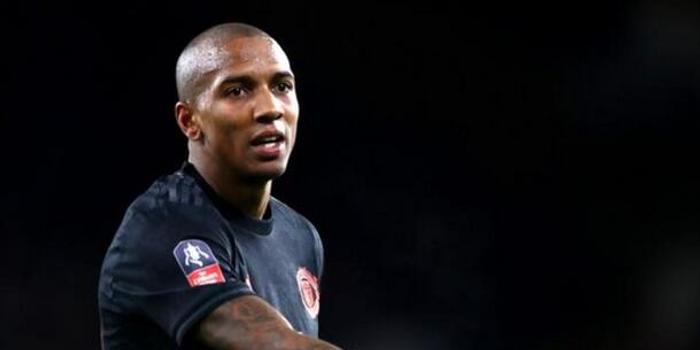  国际米兰功勋老臣离队，球迷泪洒告别仪式