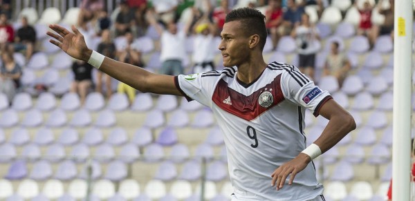  里昂租赁年轻前锋，增强锋线冲击欧战席位  