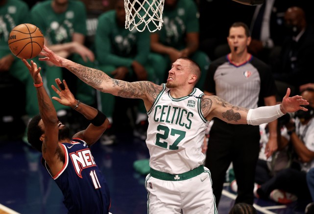  雄鹿横扫对手晋级东部四强  