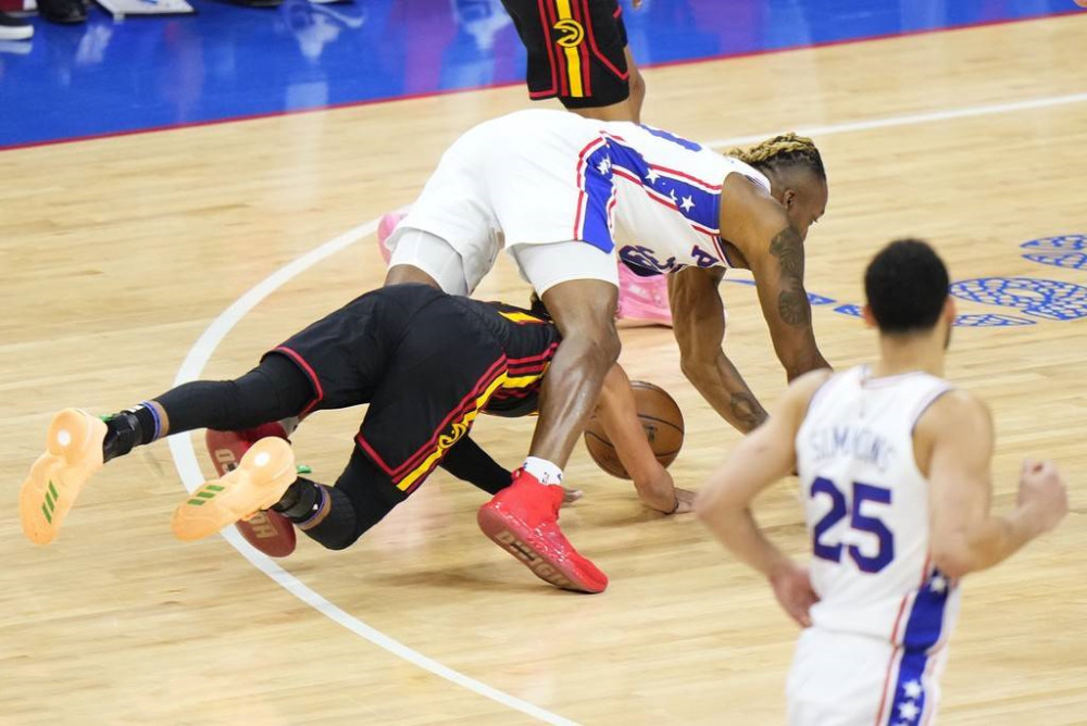  库里单场命中10记三分再创新高  